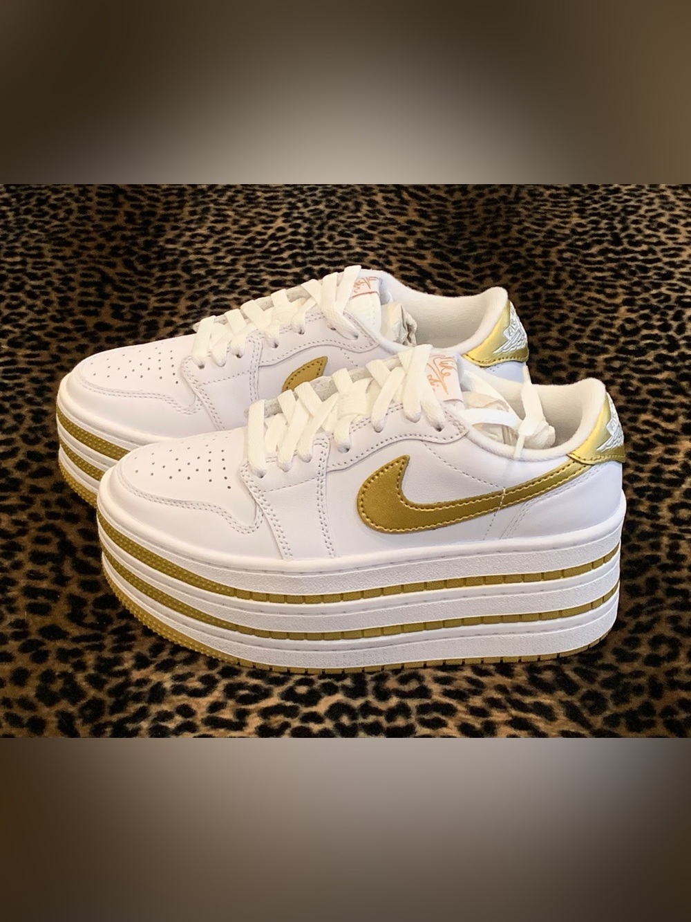 Nike - Picture 2 of 5